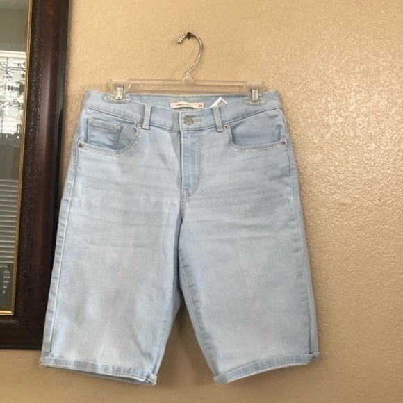 Levi's Pants - Levi’s Bermuda Shorts Size 28